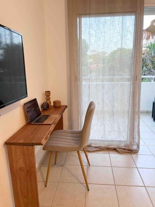 TV and multimedia, Seating area