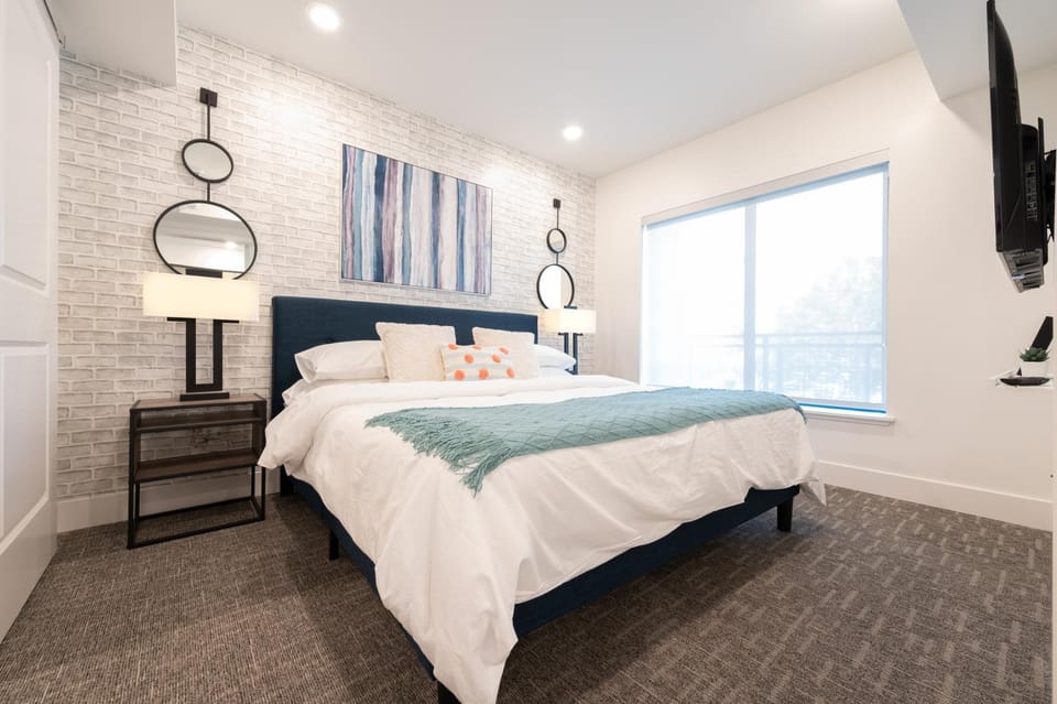 King Bed-Walk Downtown-Free Garage Parking-Laundry Apartment in Walnut Creek