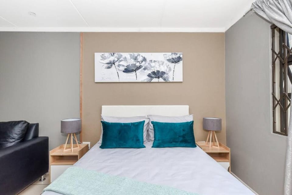 V&S Apartments - Luxury Studio in Fourways, Johannesburg Apartment in Sandton