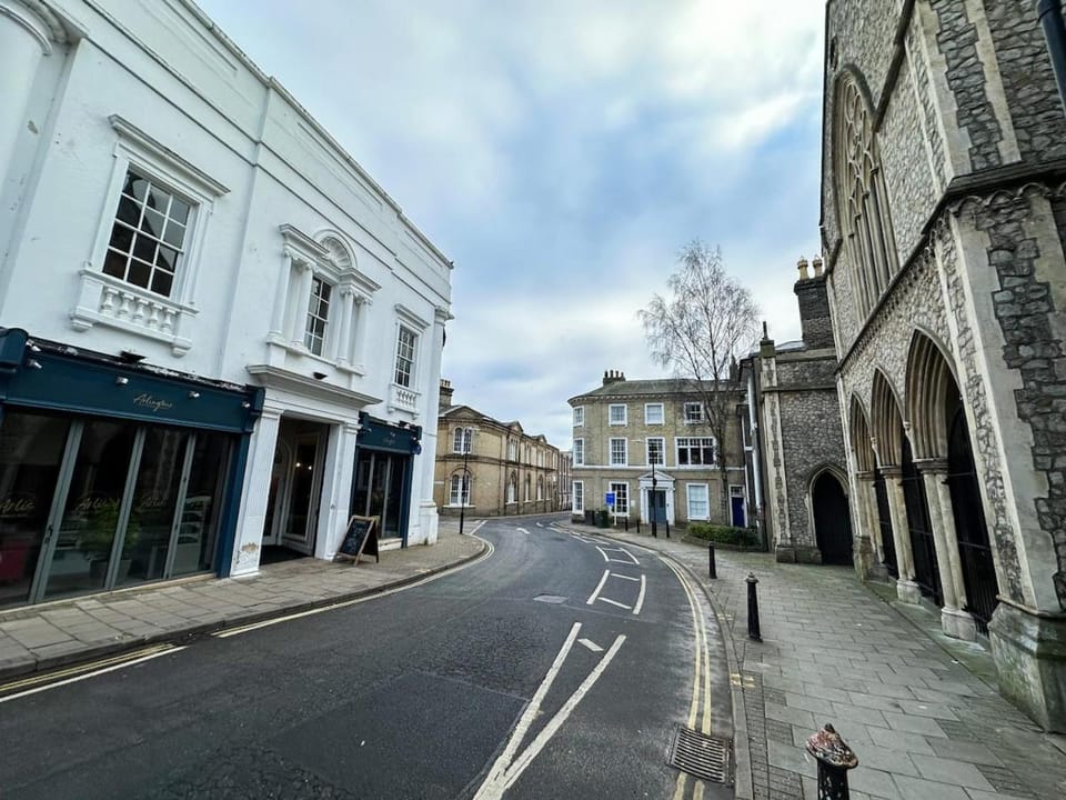 Ipswich Museum House - Modern Lux 5BD - Guests & Contractor Welcome - Parking Apartment in Ipswich