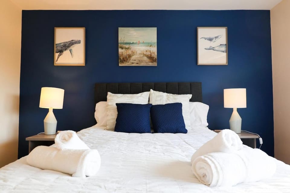 Ipswich Museum House - Modern Lux 5BD - Guests & Contractor Welcome - Parking Apartment in Ipswich