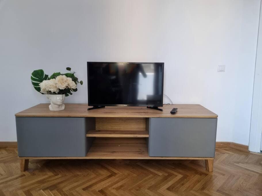 Cozy Apartment Near City Center Apartment in Bucharest