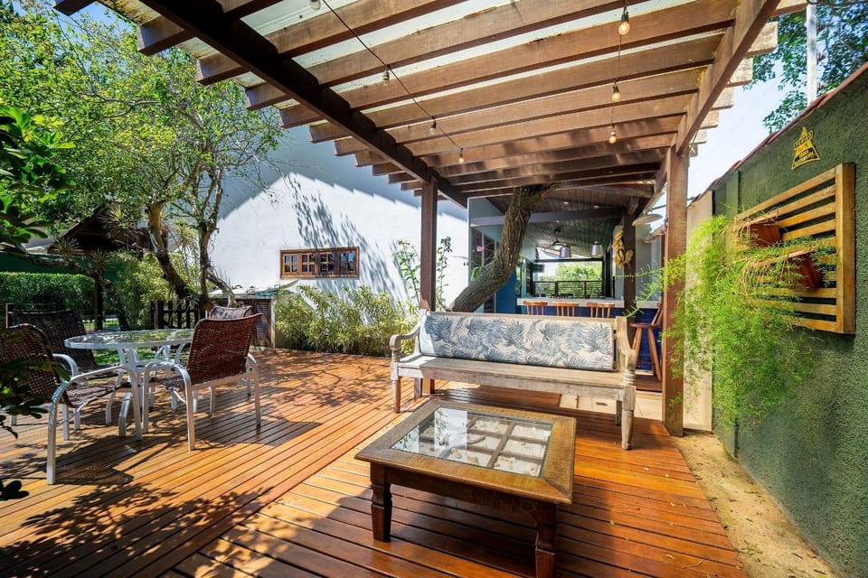 Seating area, Area and facilities