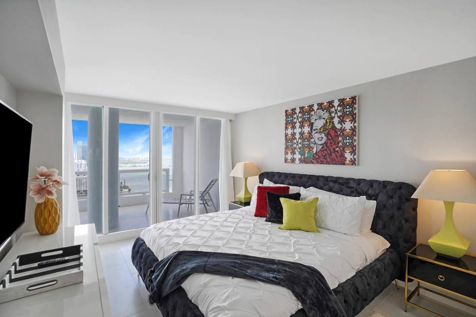 Bed, Bathroom, TV and multimedia, Balcony/Terrace, Photo of the whole room, Bedroom, Sea view, wardrobe