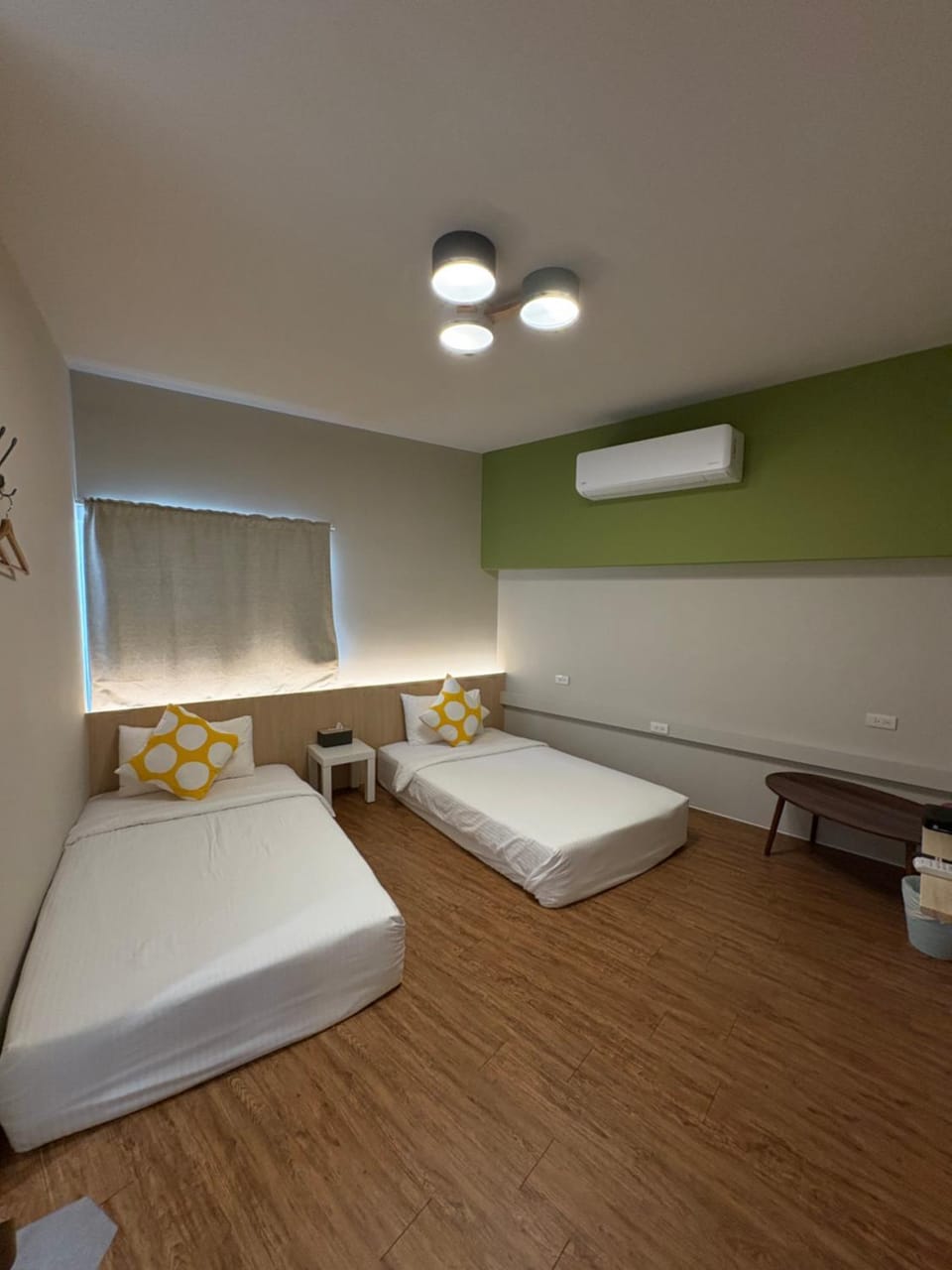 Bed, Photo of the whole room, air conditioner