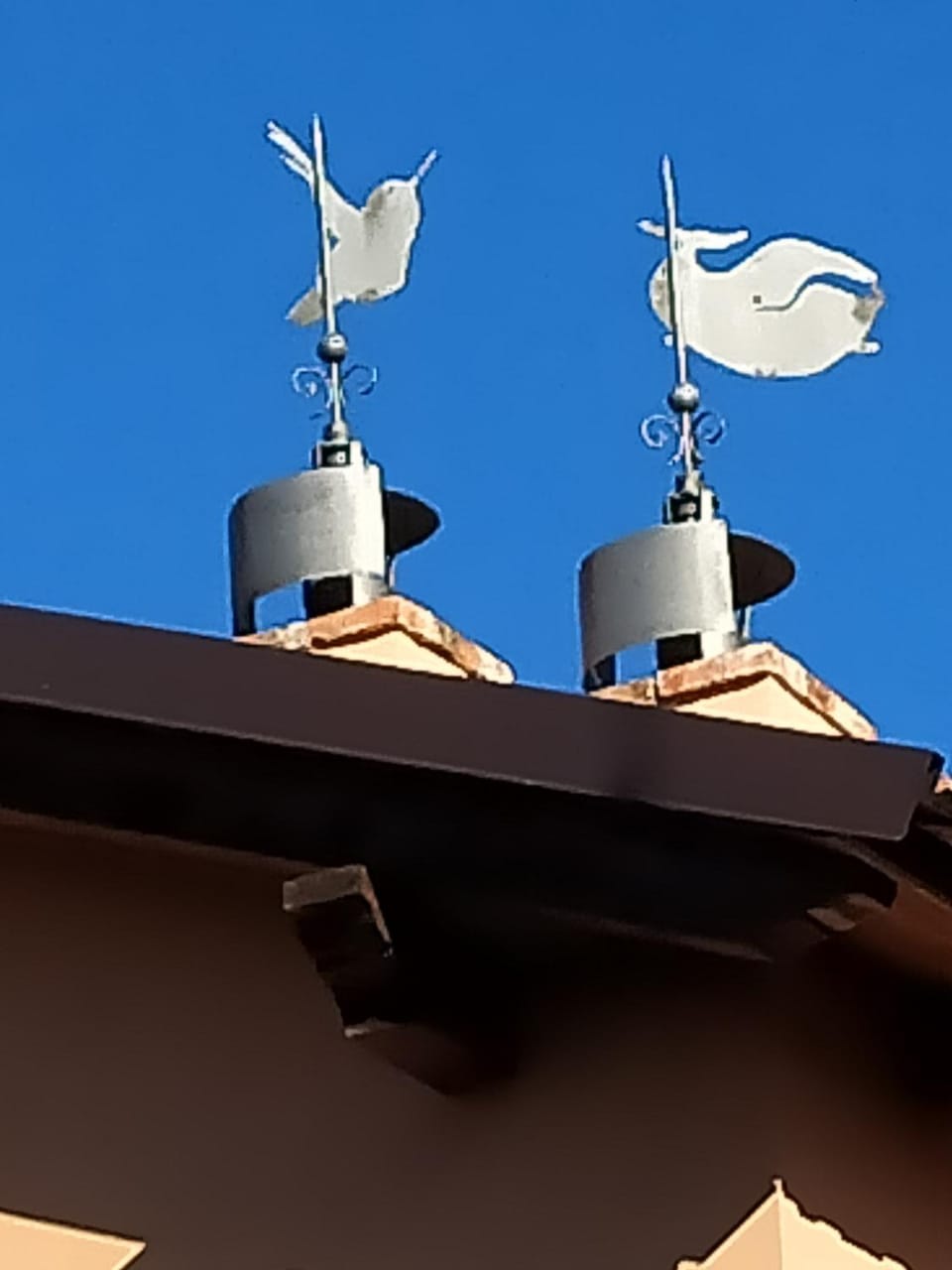 Property building, Day, Decorative detail, On site