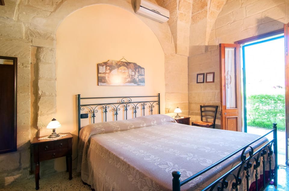Bed, Bedroom, air conditioner