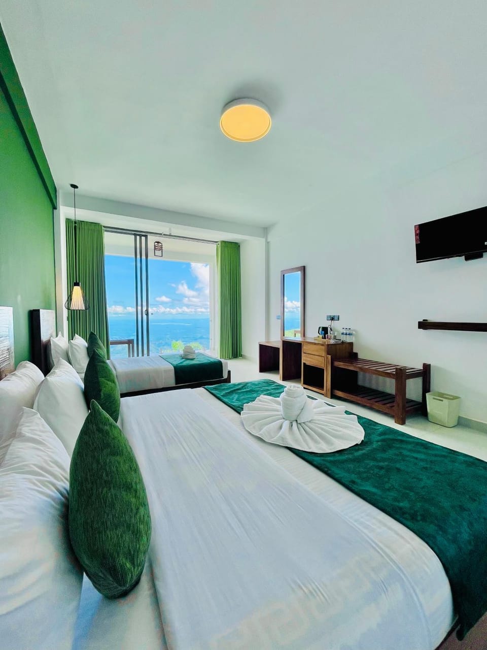 Srilak View Holiday Inn Resort in Central Province