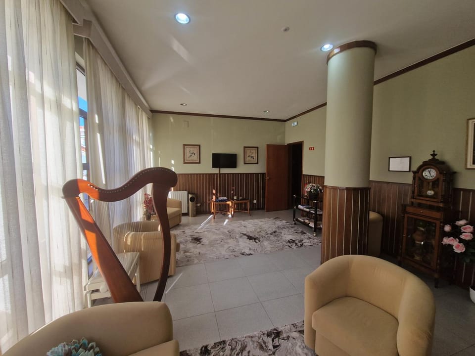 Communal lounge/ TV room