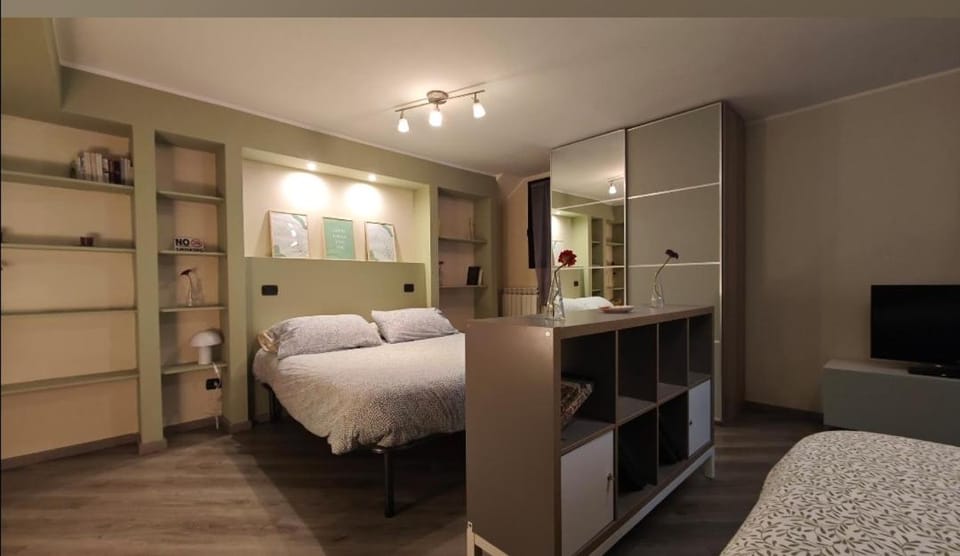 Appartamento Aleph with private parking, next train station Apartment in Como