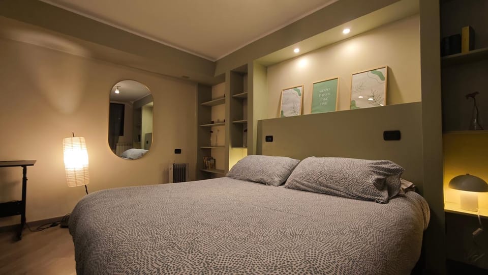 Appartamento Aleph with private parking, next train station Apartment in Como