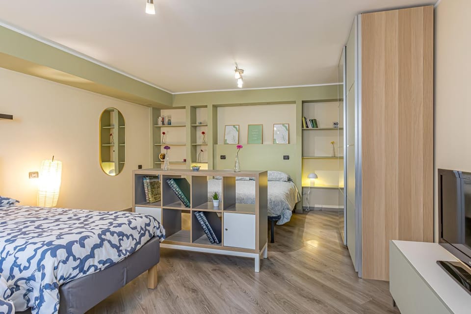 Appartamento Aleph with private parking, next train station Apartment in Como