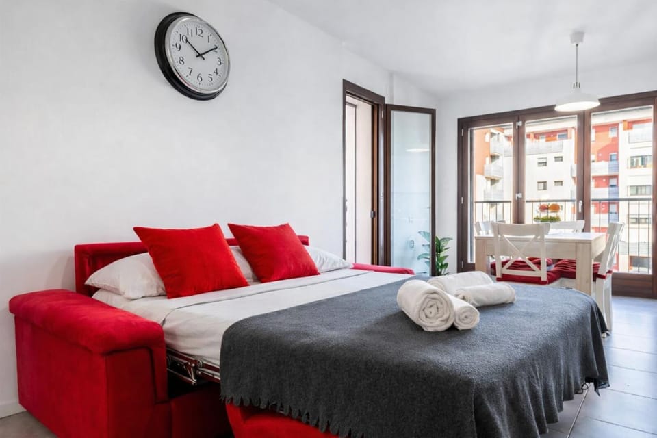 Communal lounge/ TV room, Balcony/Terrace, Communal kitchen