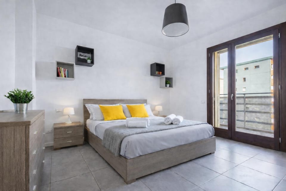 Bed, Bedroom, towels, wardrobe