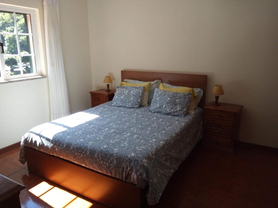 Bed, Bedroom, Mountain view