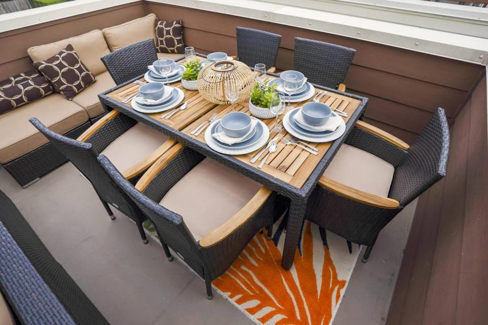 Seating area, Dining area