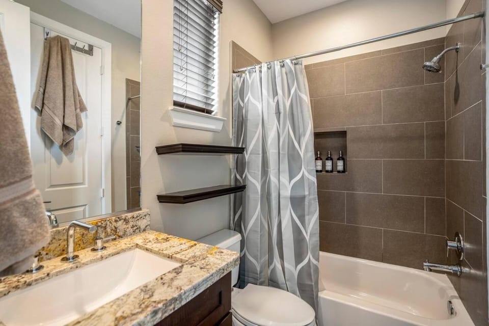 Shower, Bathroom, Bath, towels