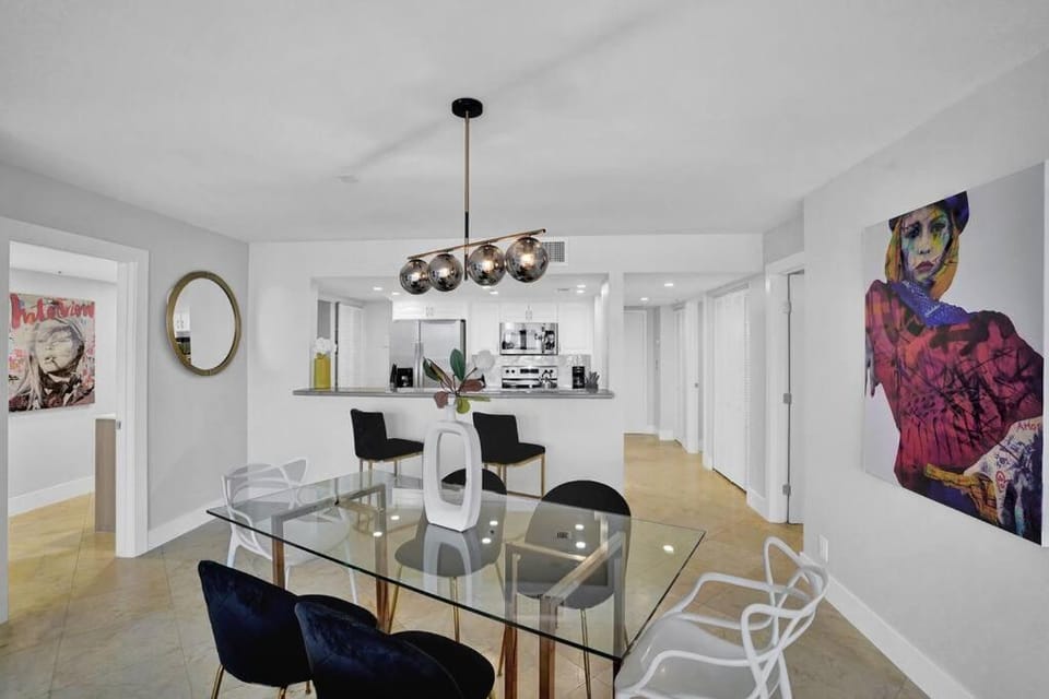 Kitchen or kitchenette, Decorative detail, Dining area
