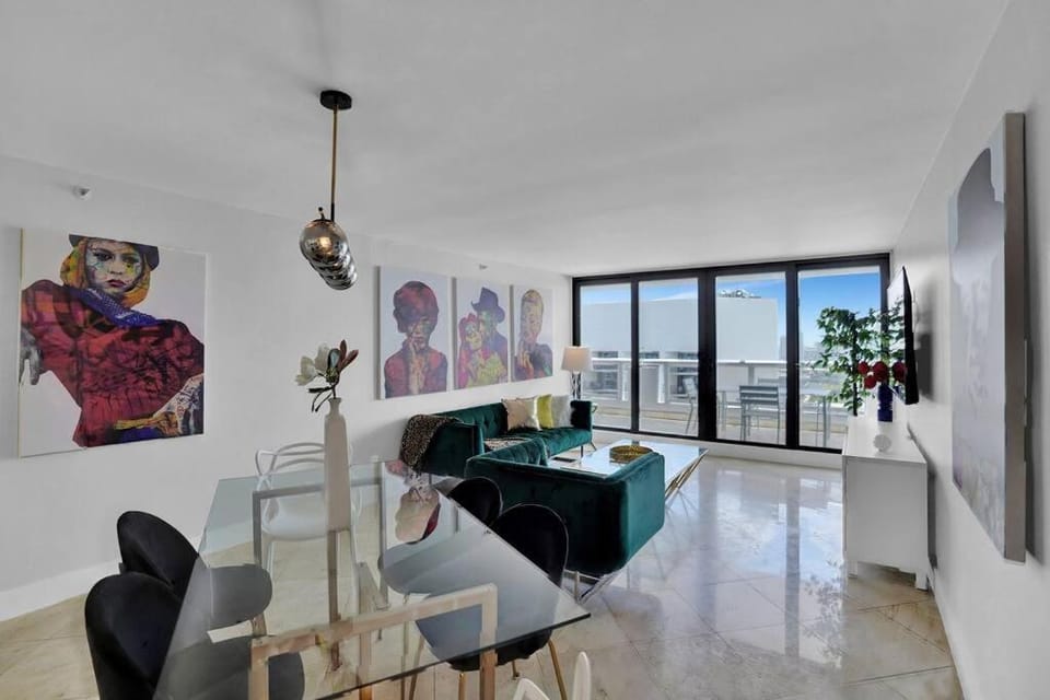 TV and multimedia, Balcony/Terrace, Living room, Dining area, City view, Sea view