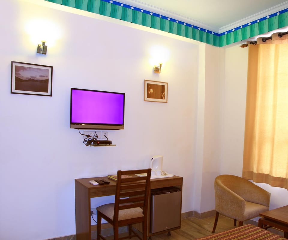 TV and multimedia, Seating area, City view