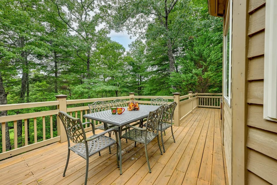 Deer Ridge: Gated Mountain Retreat for 11 House in Otto