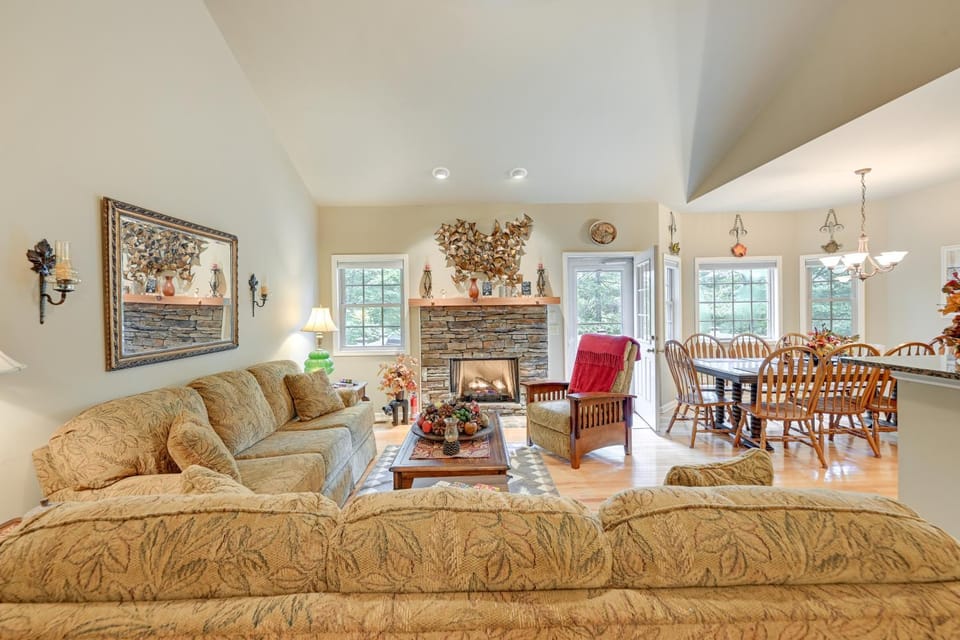 Deer Ridge: Gated Mountain Retreat for 11 House in Otto