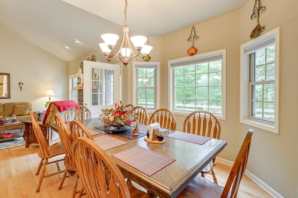 Deer Ridge: Gated Mountain Retreat for 11 House in Otto