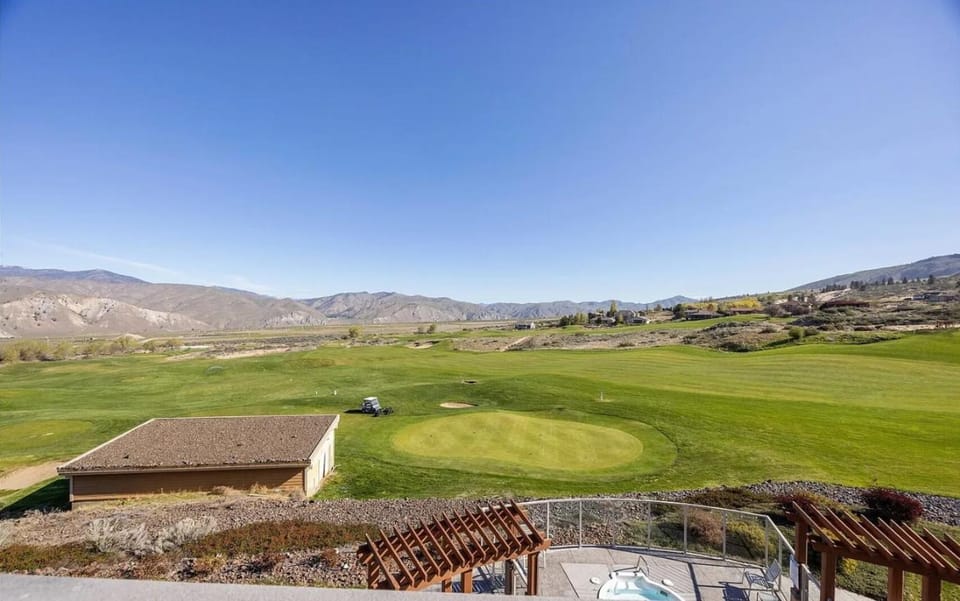 Spring, Day, Natural landscape, Golfcourse, Mountain view
