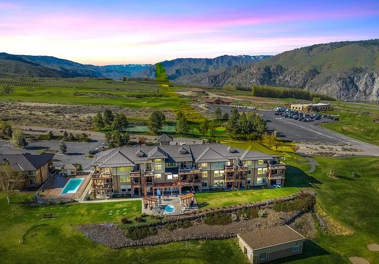 Day, Natural landscape, Bird's eye view, Mountain view, Swimming pool