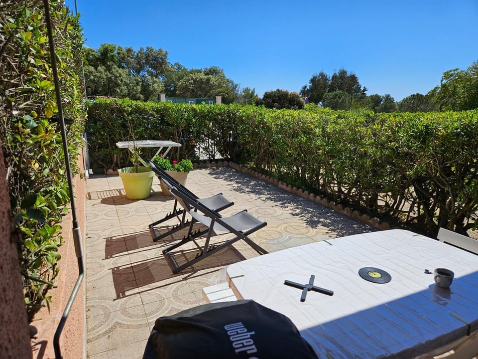 Patio, Day, BBQ facilities, Garden, Dining area, Garden view, sunbed