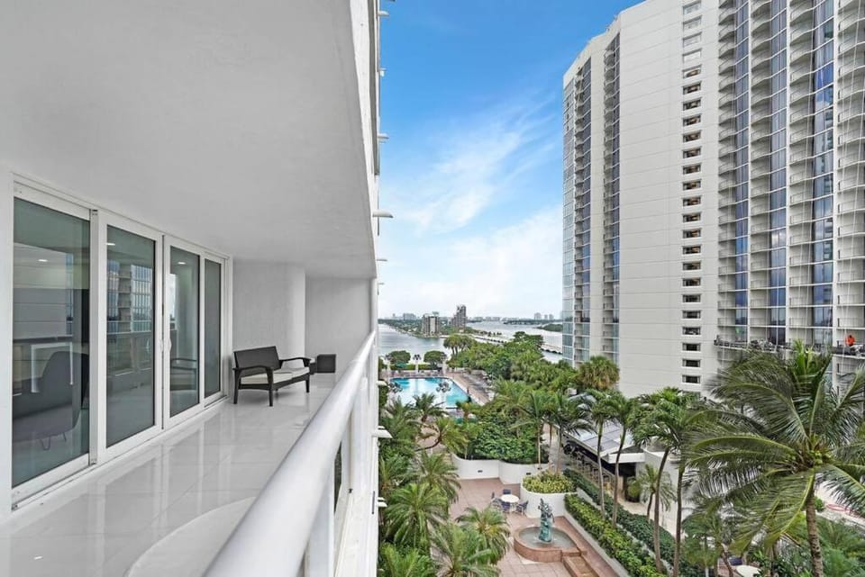 View (from property/room), Balcony/Terrace, City view, Pool view, Sea view