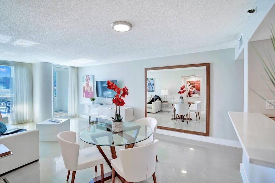 TV and multimedia, Balcony/Terrace, Living room, Dining area, City view, Sea view