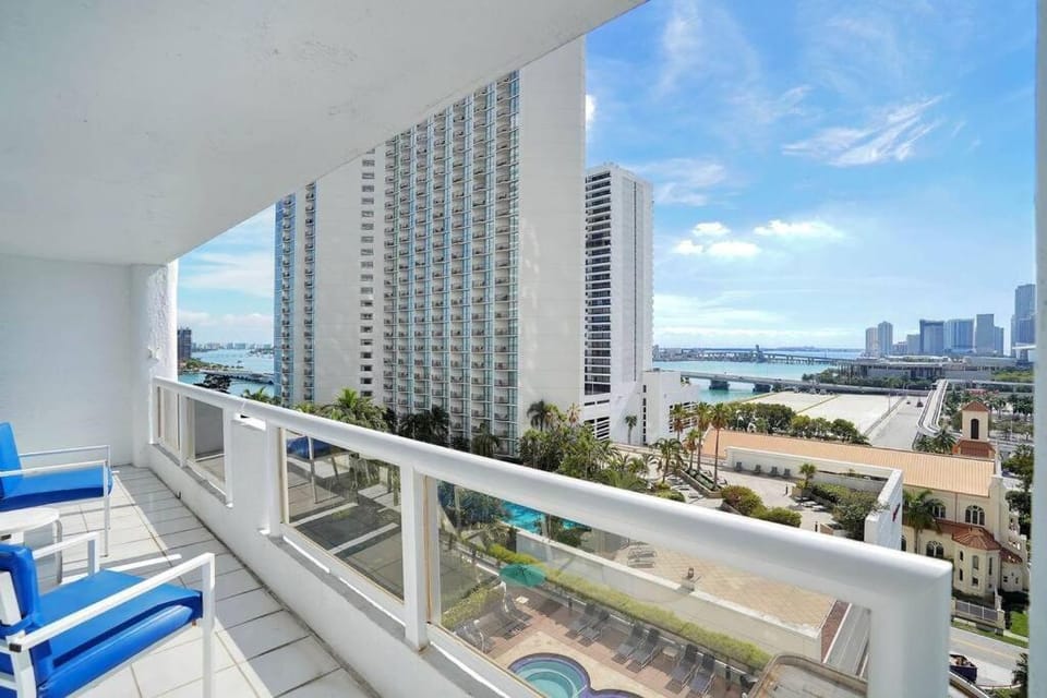 Property building, Natural landscape, View (from property/room), Balcony/Terrace, City view, Pool view, Sea view