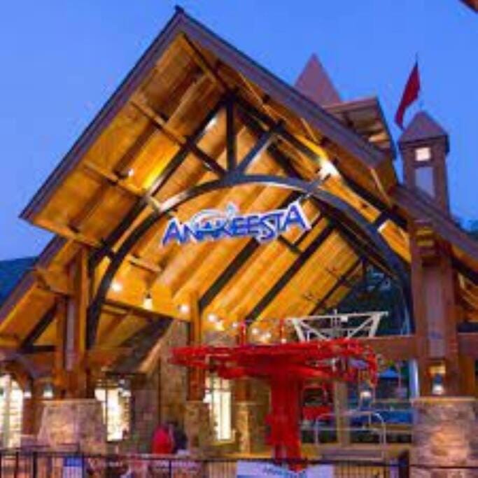 Cabin-n-Smokys! Indoor Resort Pool Views Hot Tub Game Room Cabin in Pigeon Forge