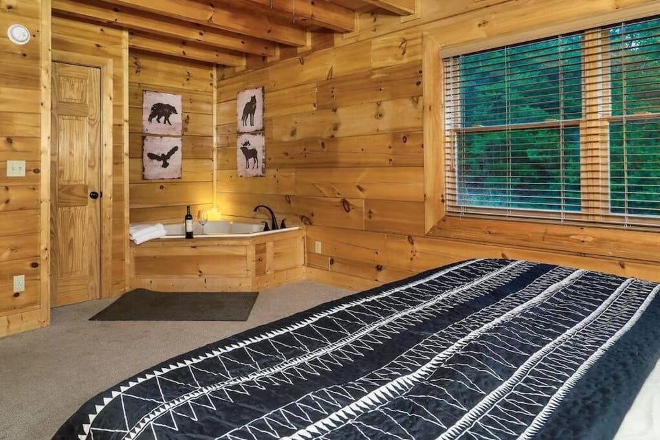 Cabin-n-Smokys! Indoor Resort Pool Views Hot Tub Game Room Cabin in Pigeon Forge