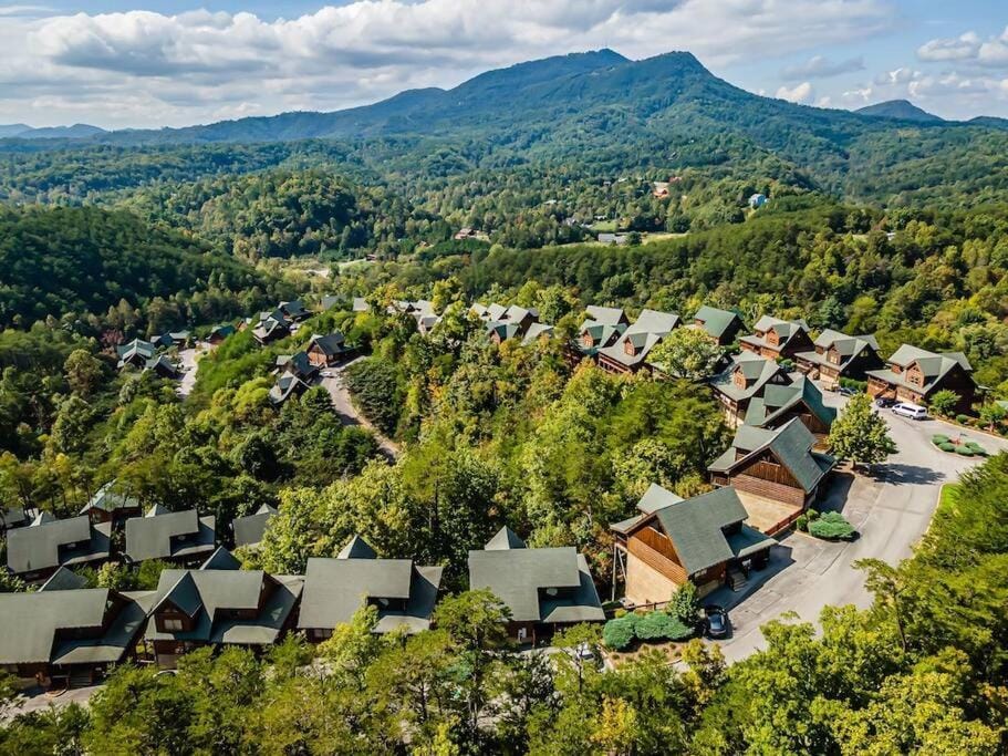 Cabin-n-Smokys! Indoor Resort Pool Views Hot Tub Game Room Cabin in Pigeon Forge