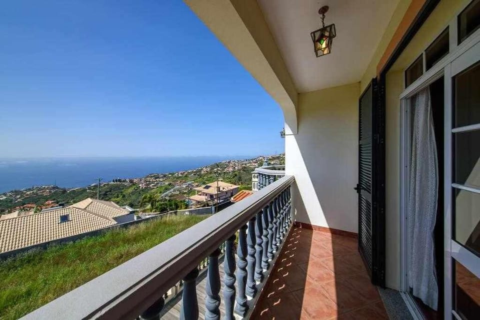 Casa do Tornadouro by Mth House in Madeira District