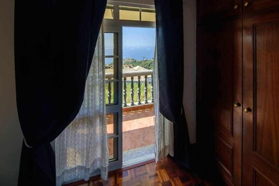 Casa do Tornadouro by Mth House in Madeira District