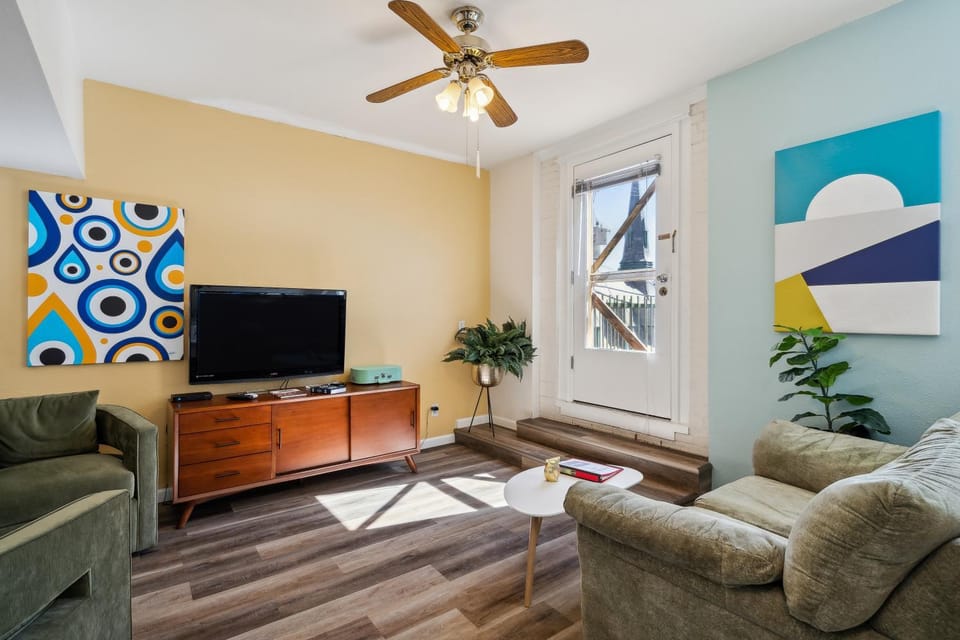 TV and multimedia, Living room, Seating area