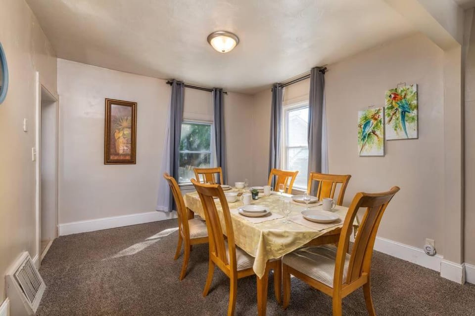 Entire house 3 bedroom Twin Cities, Specious, Entire House, AC House in Saint Paul