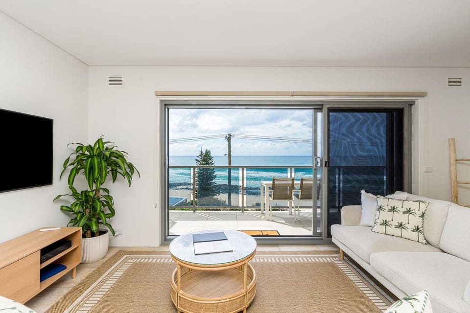 TV and multimedia, View (from property/room), Balcony/Terrace, Living room, Sea view