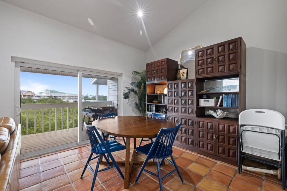 Newly Renovated, Water Views, 2 BD Condo Apartment in Indian Shores