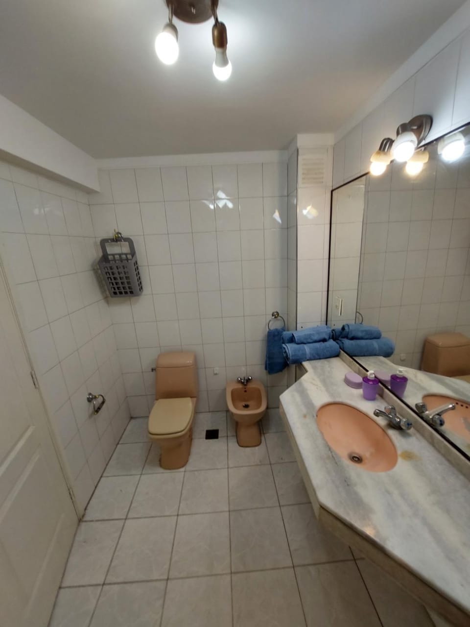 Toilet, Bathroom, towels