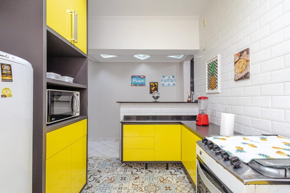 Kitchen or kitchenette, oven, pet friendly, stove