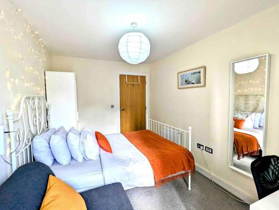 Canal Room Vacation rental in London