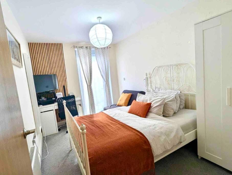 Canal Room Vacation rental in London