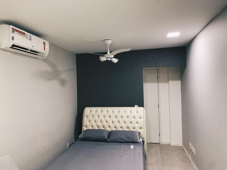 Bed, Photo of the whole room, Seating area, Bedroom, air conditioner