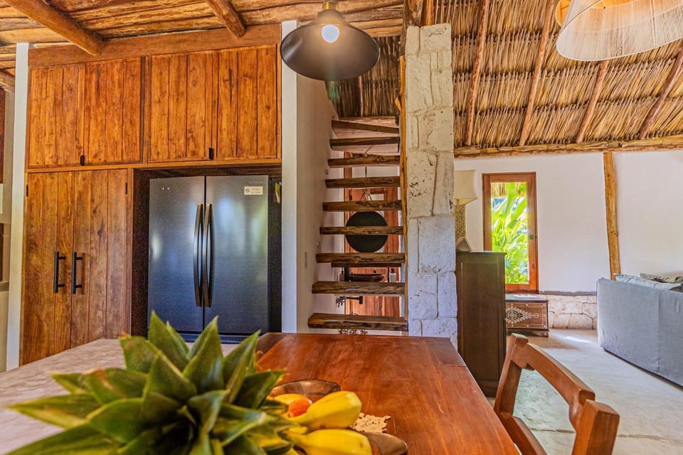 Kitchen or kitchenette, Seating area