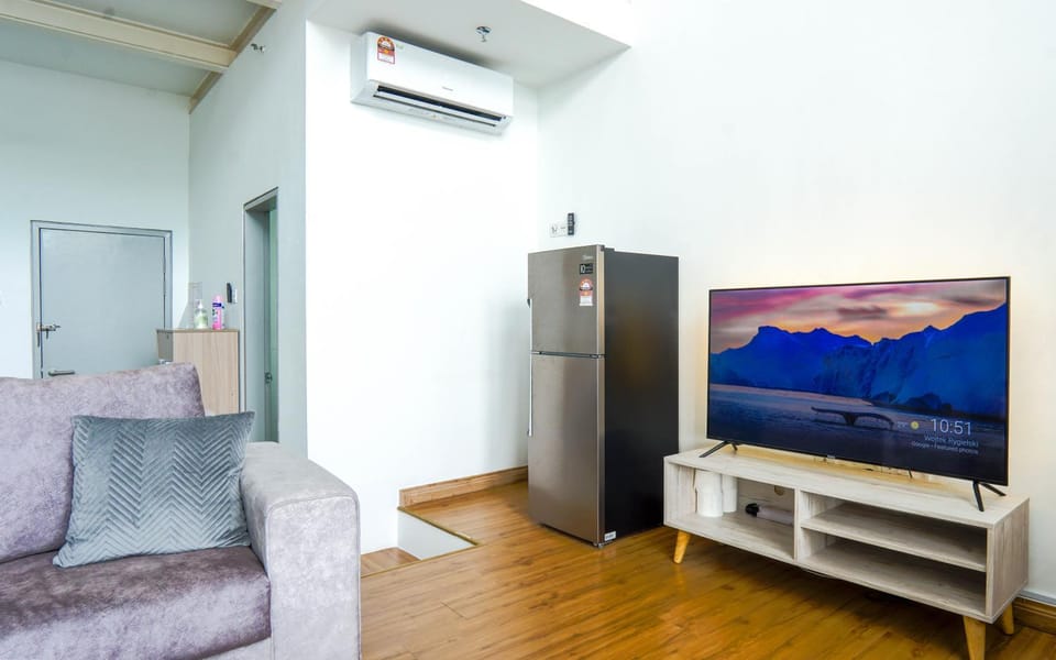 TV and multimedia, Living room, Seating area, air conditioner