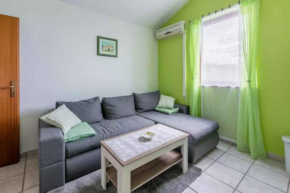 Living room, Seating area, air conditioner